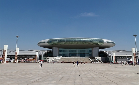 ���H��չ����